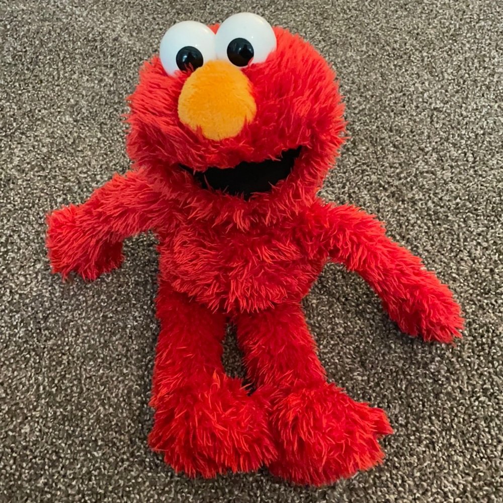 Sesame Street Love to Hug Elmo